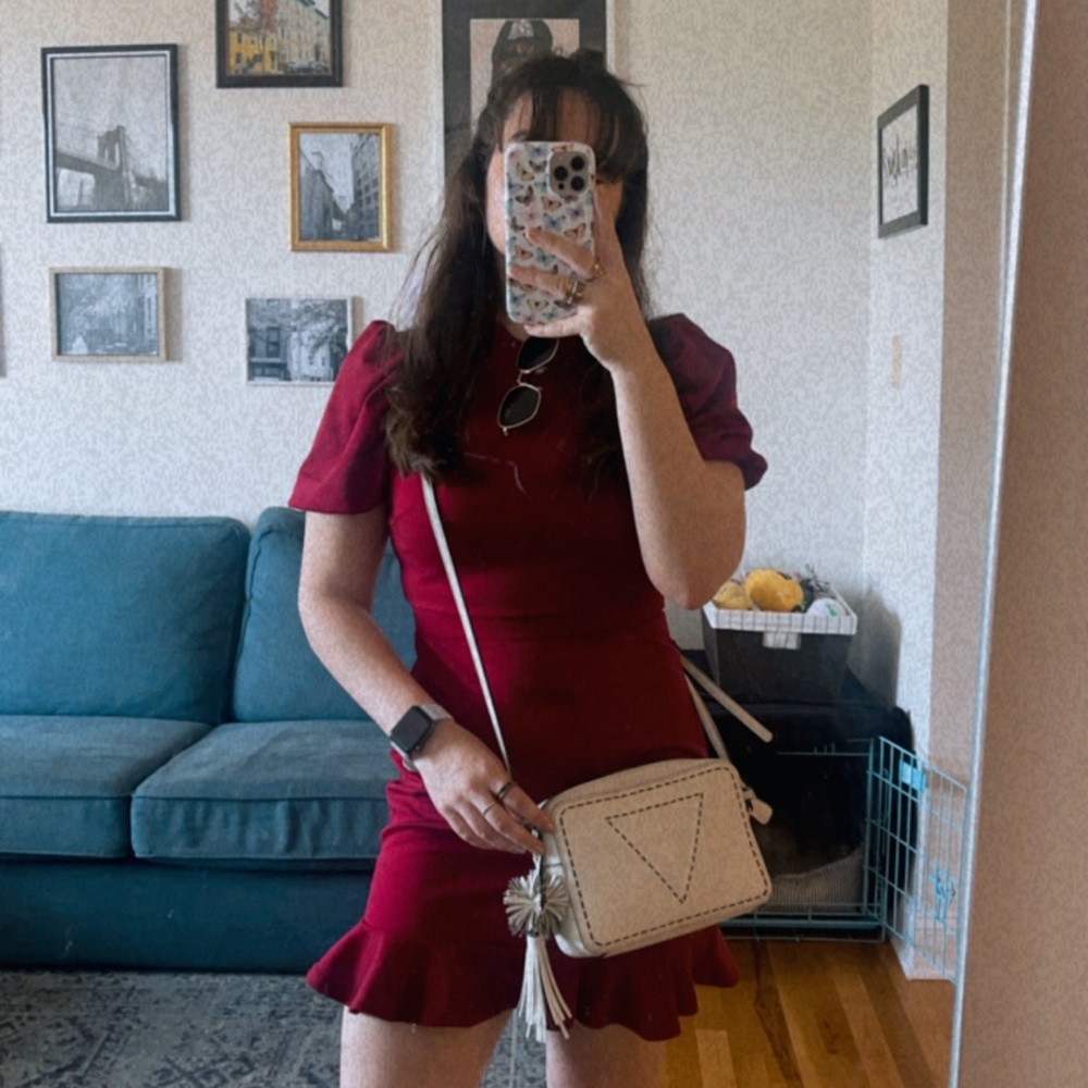 Puffly sleeve deep red dress